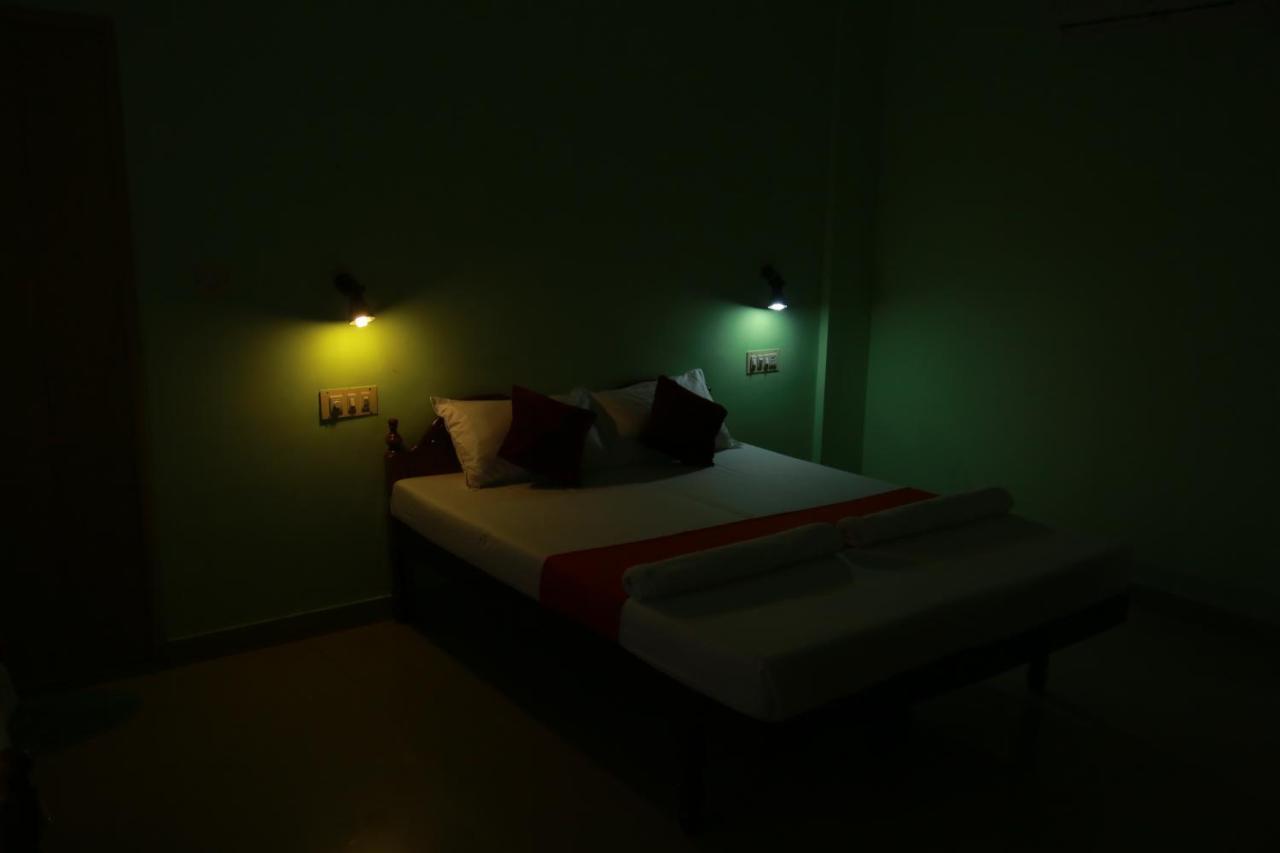 Shirleys Beach Hotel Kovalam Exteriör bild