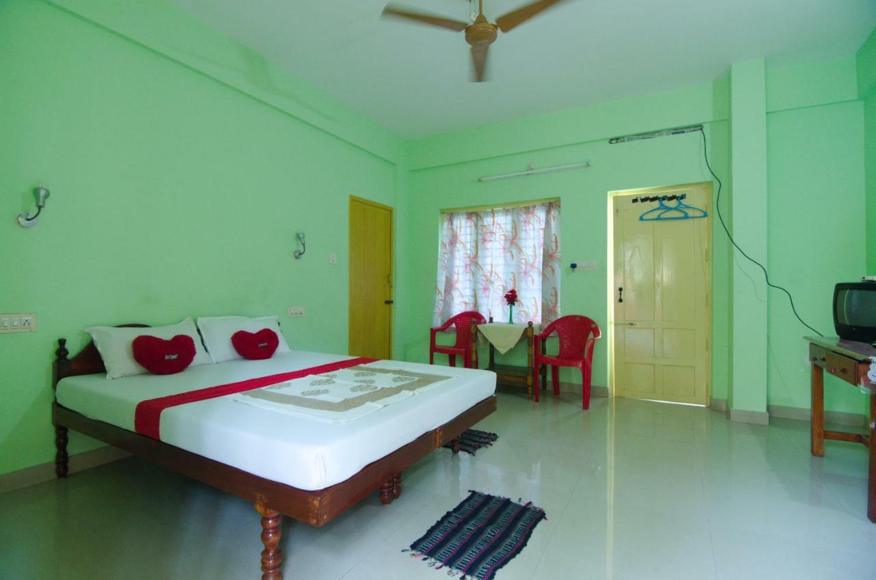 Shirleys Beach Hotel Kovalam Exteriör bild