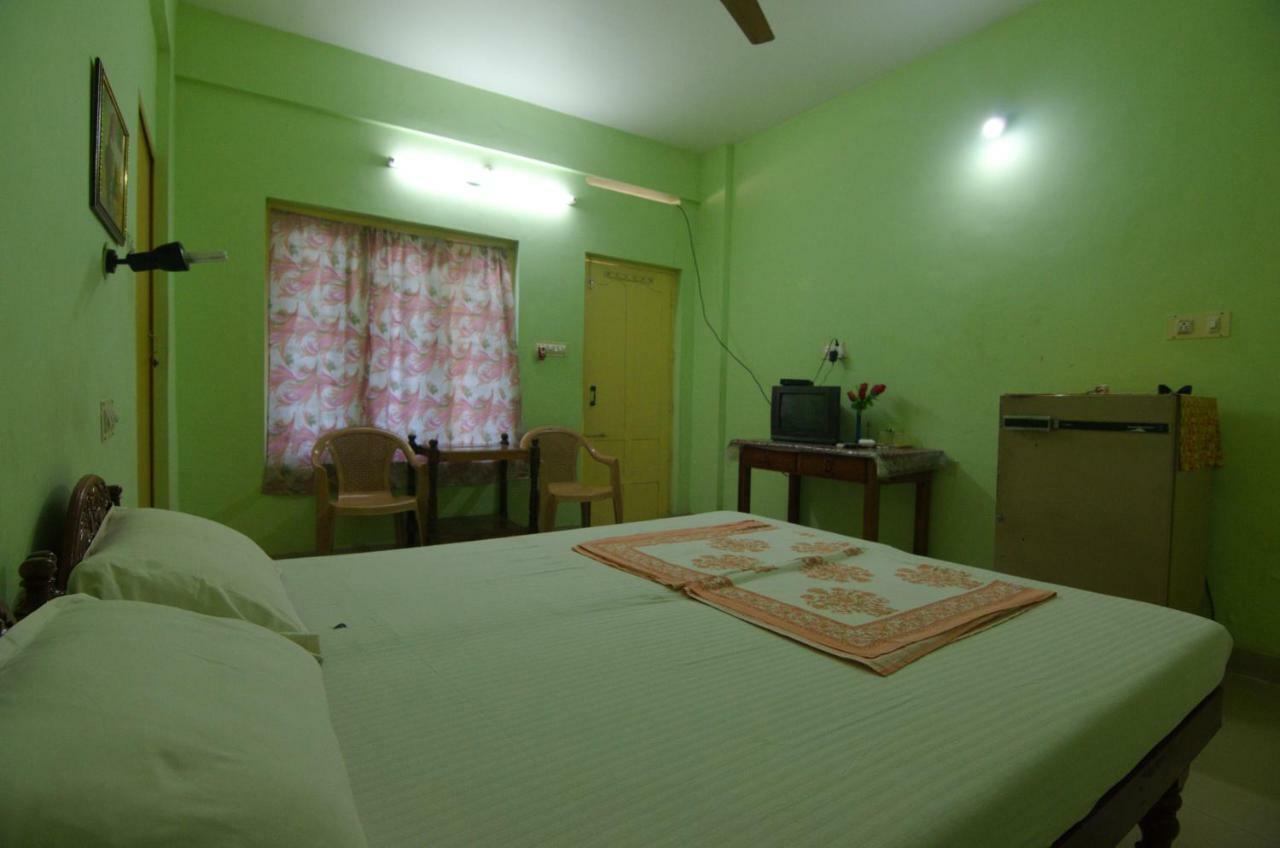 Shirleys Beach Hotel Kovalam Exteriör bild