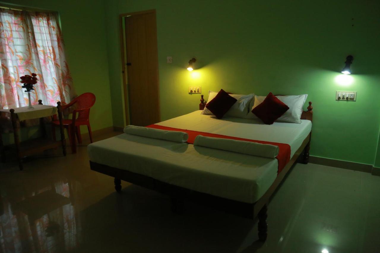 Shirleys Beach Hotel Kovalam Exteriör bild